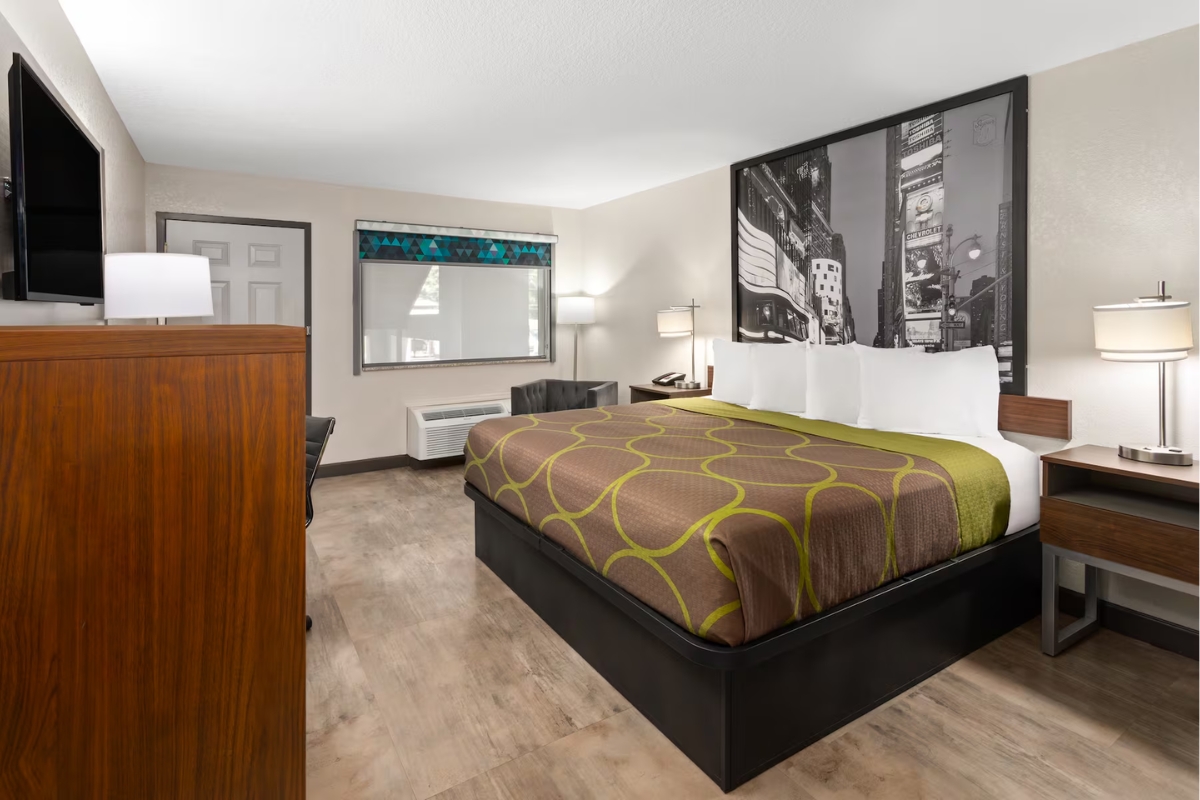 1 King Bed Non-Smoking Guest Room