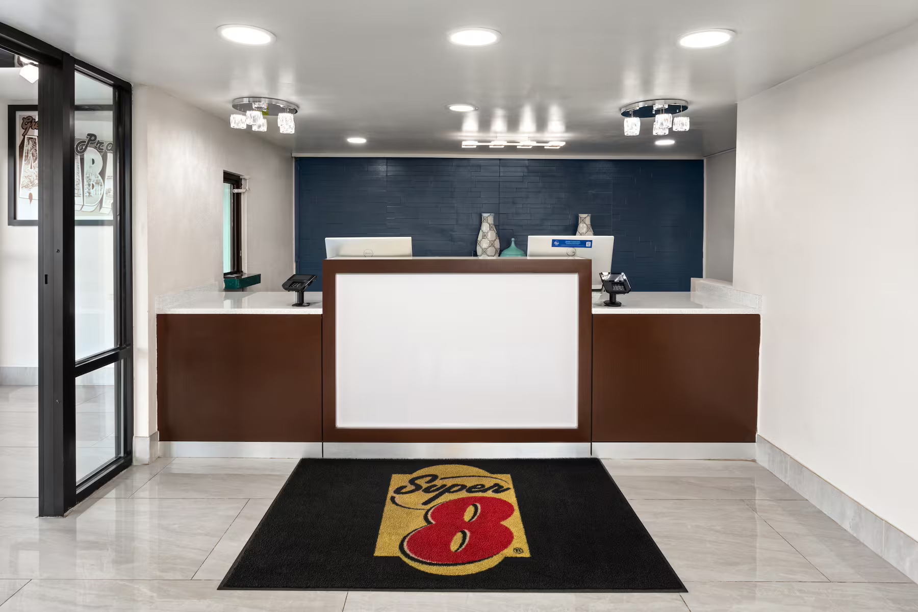 24 Hour Front Desk Service
